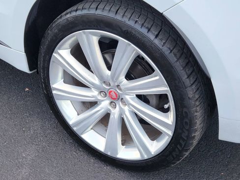 Used 2017 Jaguar F-PACE R-Sport image 6