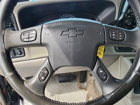 Used 2004 Chevrolet Silverado 2500 LT AWD/4WD image 17