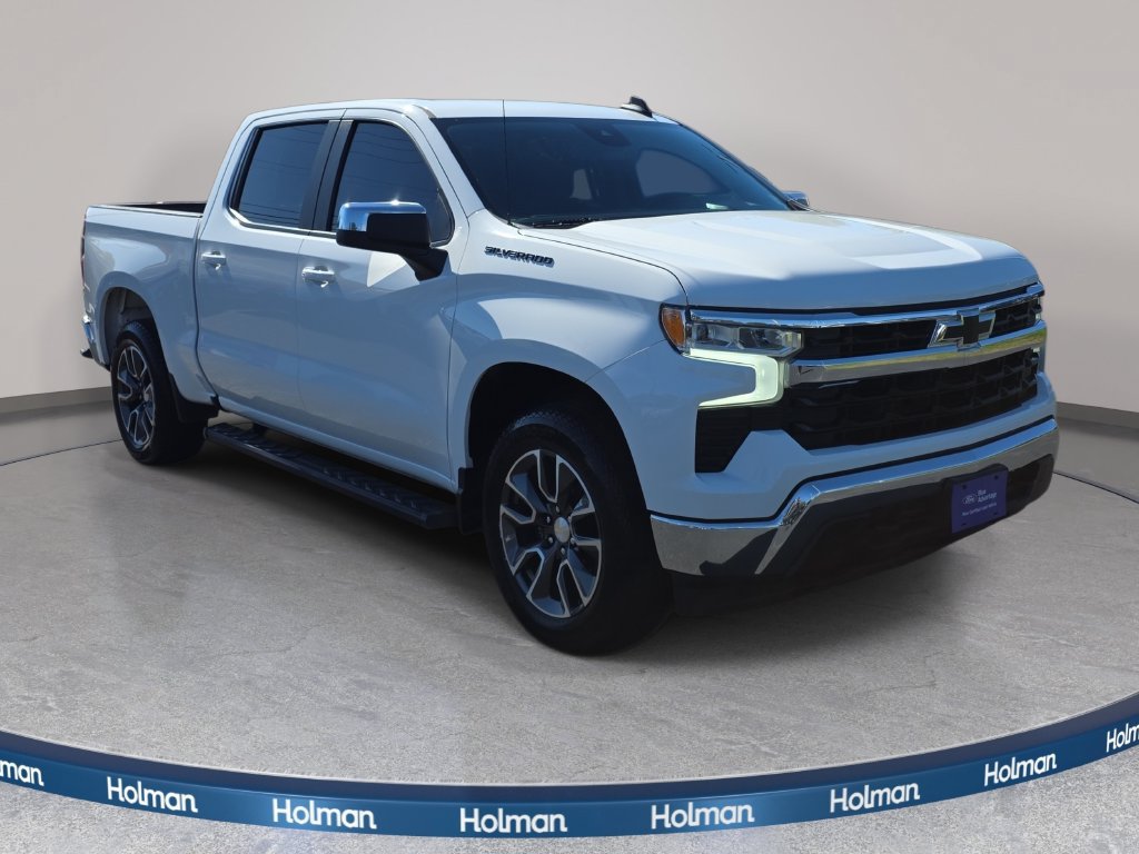 Used 2022 Chevrolet Silverado 1500 LT AWD/4WD image 3
