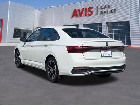 Used 2025 Volkswagen Jetta Sport FWD image 3