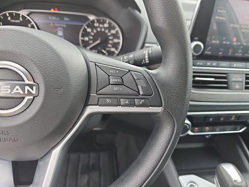 Used 2025 Nissan Altima 2.5 SV FWD image 19