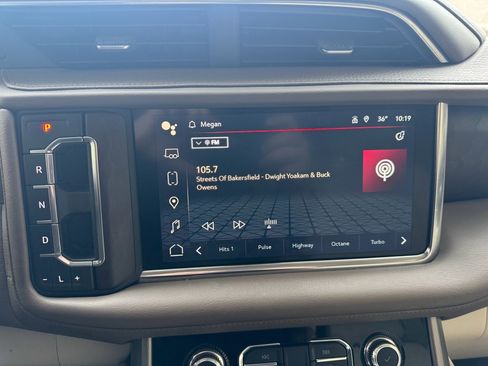 Used 2022 GMC Yukon XL Denali w/ Denali Reserve Package image 22