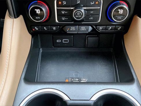 Used 2024 Chevrolet Suburban Premier image 16