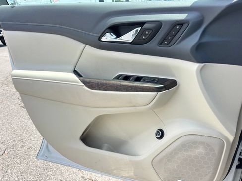Used 2023 GMC Acadia Denali AWD/4WD image 10
