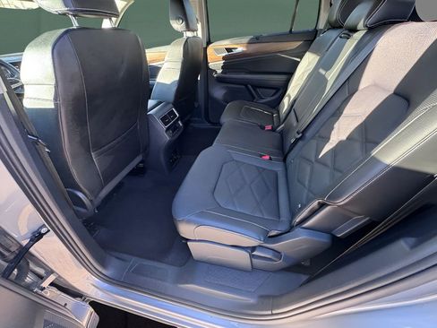 Used 2025 Volkswagen Atlas SE image 11