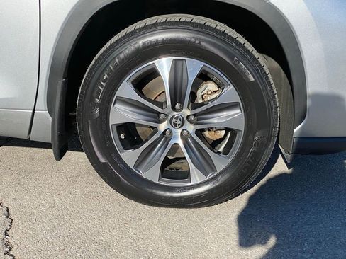 Used 2024 Toyota Highlander XLE image 31