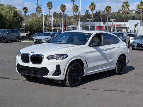 Used 2024 BMW X4 M40i w/ Premium Package image 2