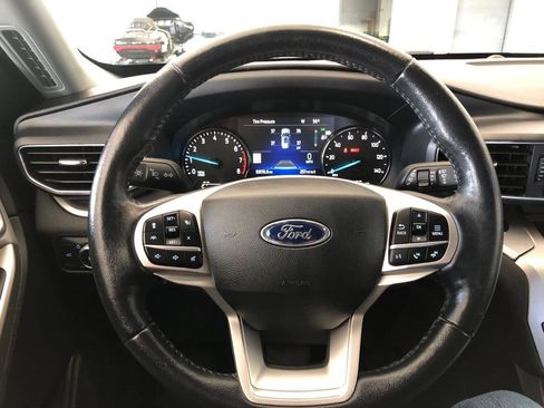 Used 2022 Ford Explorer XLT w/ Equipment Group 202A image 16