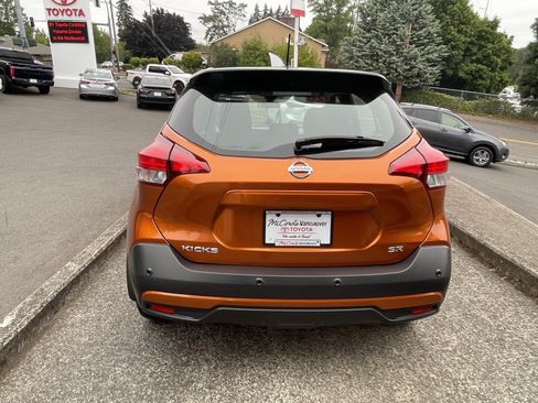 Used 2020 Nissan Kicks SR w/ SR Premium Package FWD image 6