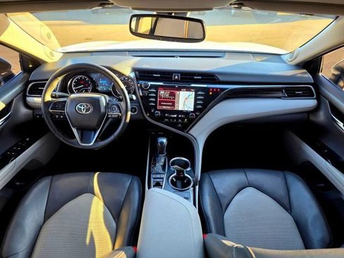 Used 2020 Toyota Camry XLE w/ Navigation Package image 9