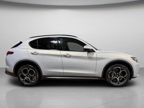 Used 2022 Alfa Romeo Stelvio Ti image 2