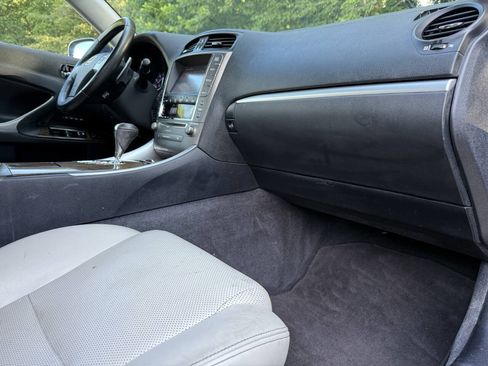 Used 2013 Lexus IS 250C w/ Luxury Pkg RWD image 35