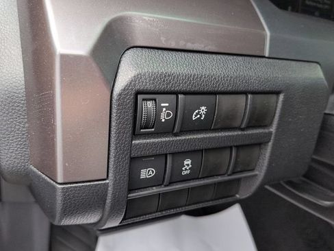 Certified 2025 Toyota Tacoma TRD Off-Road AWD/4WD image 18
