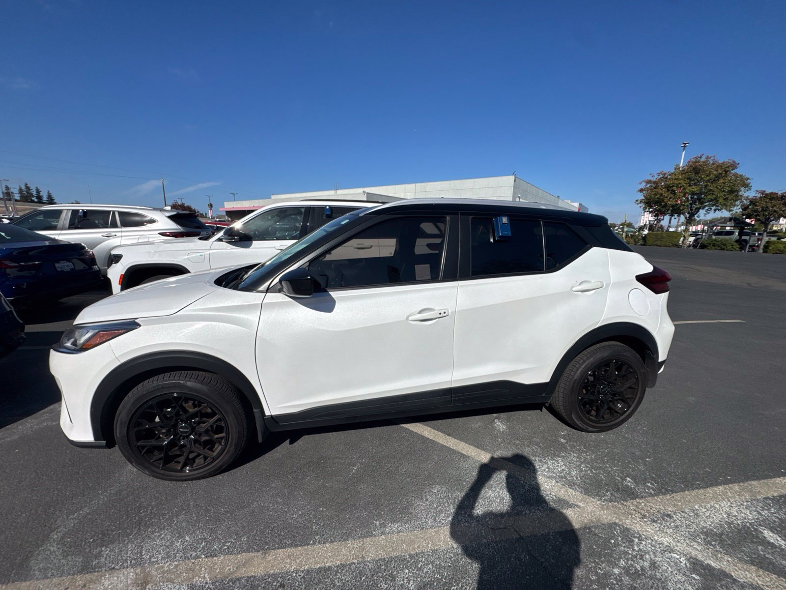 Used 2023 Nissan Kicks SV FWD image 4