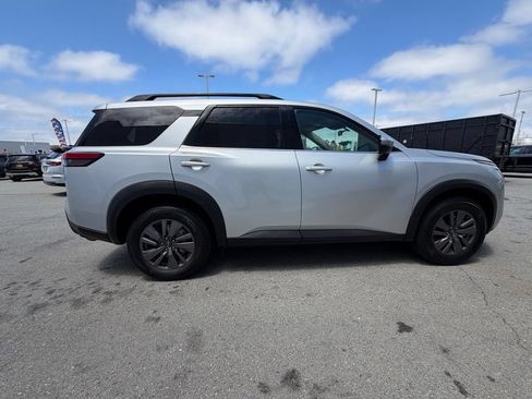 Used 2025 Nissan Pathfinder SV FWD image 7