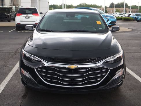 Used 2025 Chevrolet Malibu LT FWD image 2