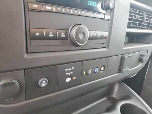 New 2025 GMC Savana 2500 w/ Driver Convenience Package RWD image 19