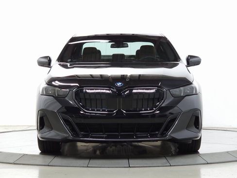 New 2026 BMW 550e xDrive image 2