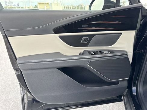 Used 2024 Lincoln Nautilus Reserve image 13