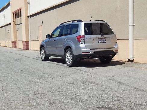 Used 2012 Subaru Forester 2.5X Limited image 6