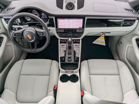 Certified 2025 Porsche Macan image 22