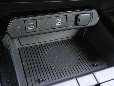 Certified 2024 Toyota Prius LE image 32