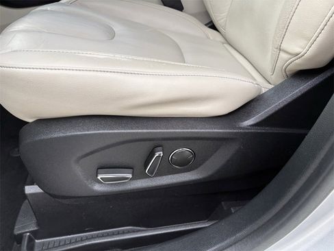 Used 2019 Ford Edge Titanium image 24