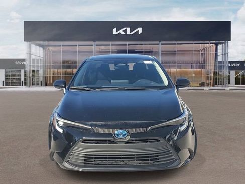 Used 2023 Toyota Corolla LE image 2