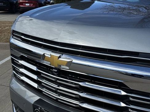 Used 2025 Chevrolet Suburban Premier image 30