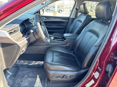 Used 2023 Jeep Grand Cherokee Limited image 11