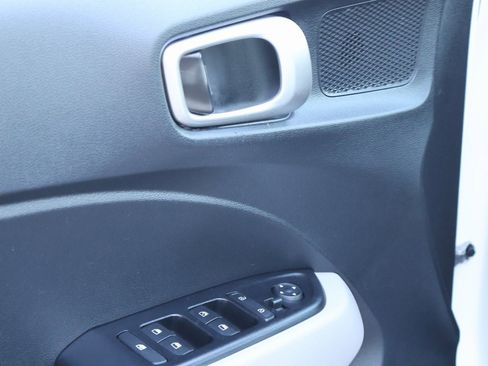 Certified 2022 Hyundai Venue SEL image 22