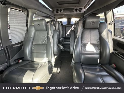 Used 2018 Chevrolet Express 2500 Extended w/ Enhanced Convenience Package RWD image 8