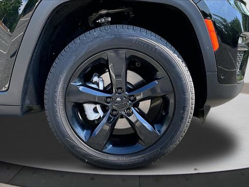 Certified 2023 Jeep Grand Cherokee Limited w/ Luxury Tech Group II AWD/4WD image 34