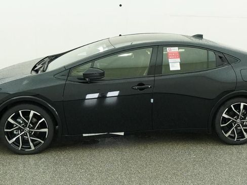 New 2026 Toyota Prius Plug-In Hybrid FWD image 3