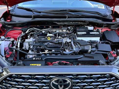 Certified 2025 Toyota Corolla Cross XLE image 31