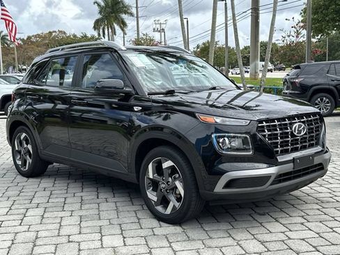 Used 2025 Hyundai Venue SEL FWD image 16