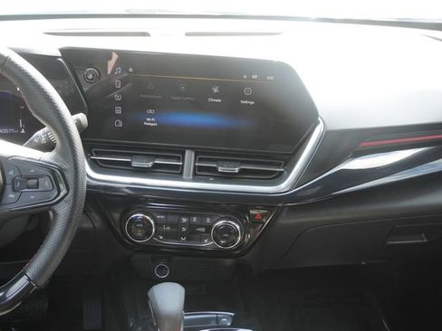Used 2024 Chevrolet Trax RS w/ Sunroof Package FWD image 16