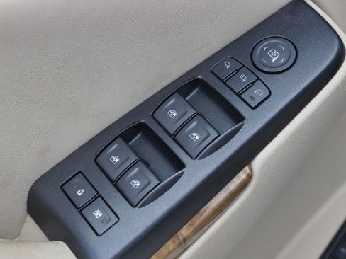 Used 2015 GMC Yukon Denali w/ Premium Package AWD/4WD image 13