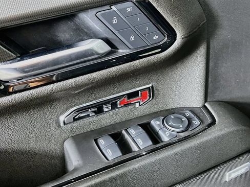 Used 2025 GMC Sierra 1500 AT4 w/ AT4 Premium Package AWD/4WD image 9