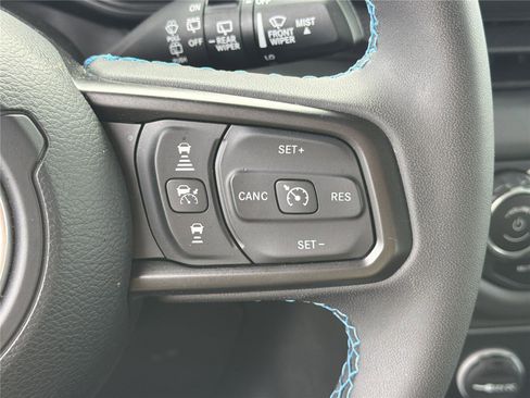 Used 2025 Jeep Wrangler Unlimited Rubicon 4xe w/ Convenience Group AWD/4WD image 25