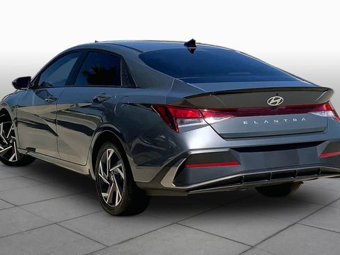 Used 2025 Hyundai Elantra Sport FWD image 12