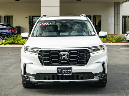 Used 2024 Honda Pilot Elite image 2
