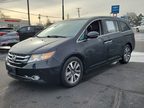 Used 2016 Honda Odyssey Touring Elite image 2
