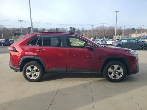 Used 2019 Toyota RAV4 XLE image 8