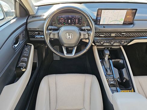 Used 2023 Honda Accord Touring image 12