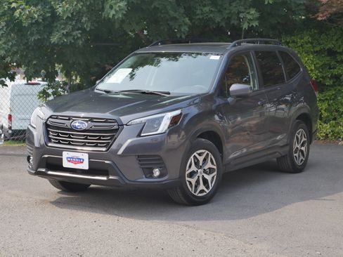 Used 2024 Subaru Forester Premium AWD/4WD image 2