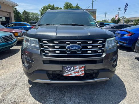 Used 2016 Ford Explorer XLT w/ Equipment Group 201A AWD/4WD image 12