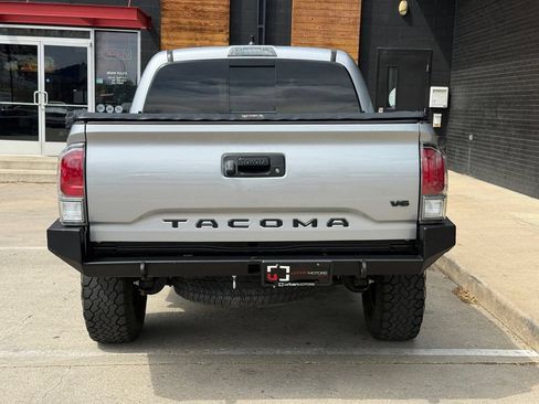 Used 2020 Toyota Tacoma TRD Off-Road w/ Technology Package AWD/4WD image 13