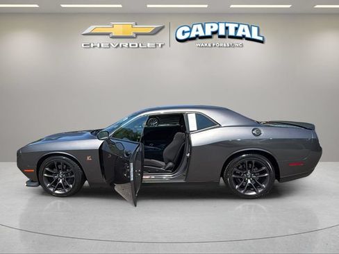 Used 2021 Dodge Challenger R/T Scat Pack RWD image 11
