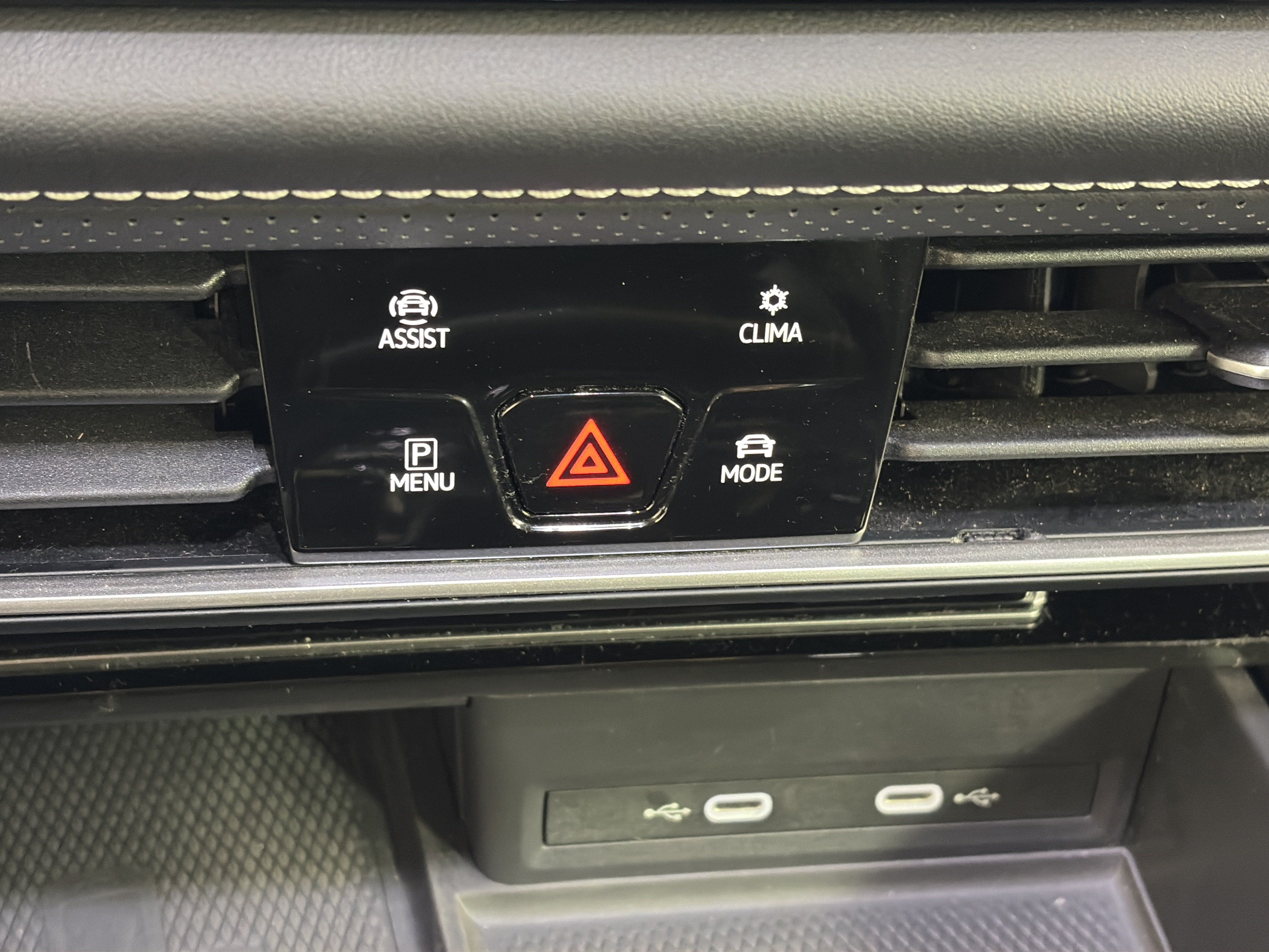 Used 2024 Volkswagen Atlas SE AWD/4WD image 25